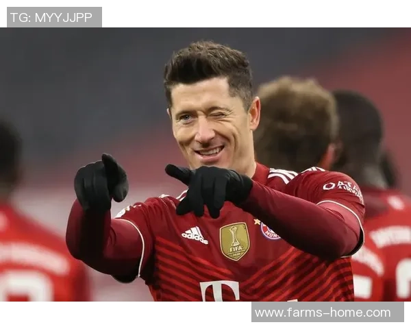 莱万欧冠赛场火力全开10场打入12球射手榜领跑稳获金靴